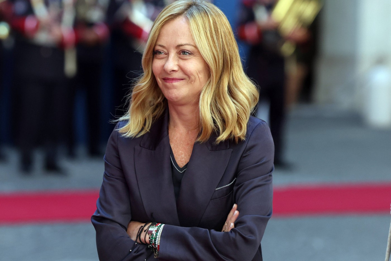 ITALIJANSKA PREMIJERKA SRUŠILA SOPSTVENO MODNO PRAVILO: Đorđa Meloni sve iznenadila izborom haljine (FOTO)