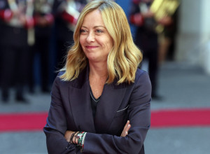 ITALIJANSKA PREMIJERKA SRUŠILA SOPSTVENO MODNO PRAVILO: Đorđa Meloni sve iznenadila izborom haljine (FOTO)