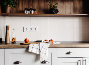 KOLIKO ČESTO MENJATE KUHINJSKE KRPE, ONE MOGU DA BUDU LEGLO ZARAZE: Kako se pravilno peru i kada morate odmah da ih bacite