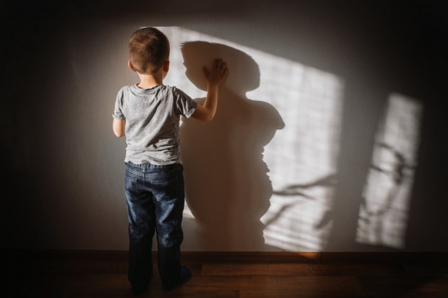 ZAŠTO AUTIZAM ČEŠĆE POGAĐA DEČAKE: Zabrinuti naučnici - da li je za sve "kriva" hemikalija koja se nalazi čak i u vodi!