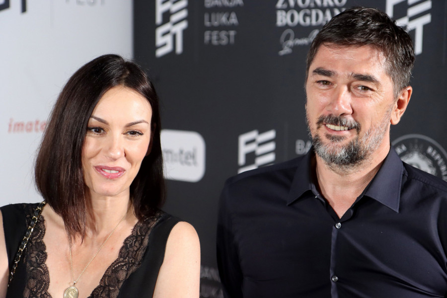 GOVORIO JE DA GA STUDENTKINJE NE ZANIMAJU, A ONDA SE POJAVILA ONA: Posle kraha prvog braka Sloboda je vratila Vojinu veru u ljubav! (FOTO GALERIJA)