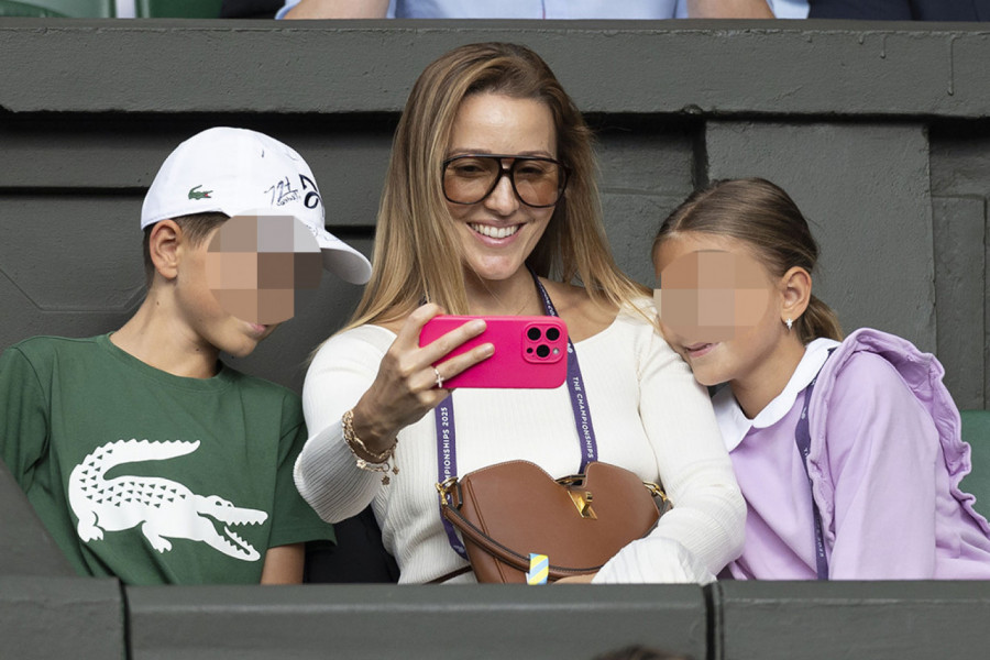 JELENA ĐOKOVIĆ SRDAČNO BODRI NOVAKA UZ STEFANA I TARU: Šminka je izostala, ali osmesi podrške nikada! (FOTO)