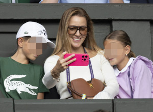 JELENA ĐOKOVIĆ SRDAČNO BODRI NOVAKA UZ STEFANA I TARU: Šminka je izostala, ali osmesi podrške nikada! (FOTO)