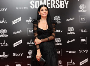 Nije ni čudo što je sve žene kopiraju: NAŠA NAJLEPŠA VODITELJKA ponela unikatnu haljinu, od koje su svima pale vilice (FOTO)