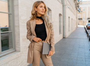 OVO JE TAJNA USPEŠNIH POSLOVNIH ŽENA: Do devet ujutru one su već uradile ovo i to pre nego što su upale kompjuter!