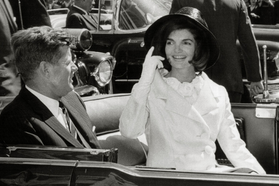 ZA STOLOM SU SE PONAŠALI KAO SVINJE: Mračne tajne moćne porodice i kako ih je opisala Džeki Kenedi! (FOTO)