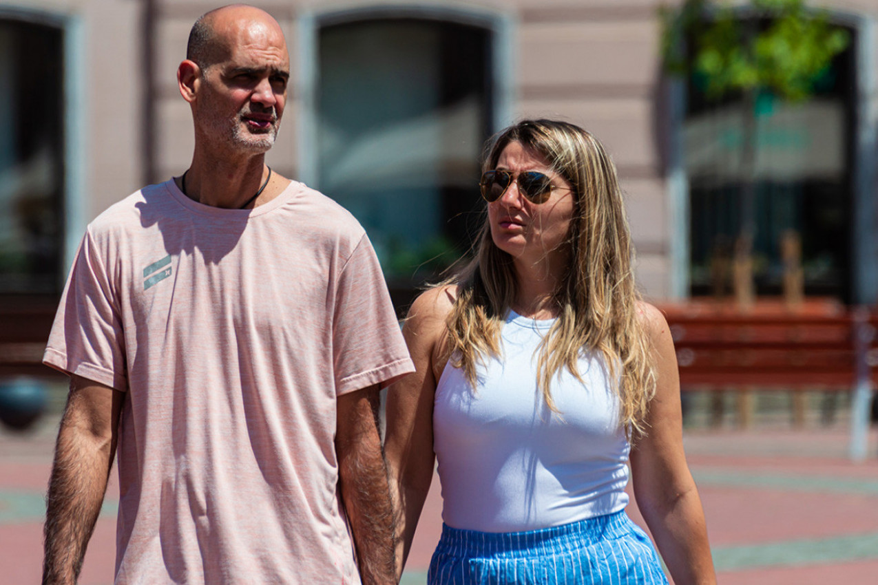 IMALA JE 18 GODINA I SVE JE OSTAVILA ZBOG DUPLO STARIJEG MUŠKARCA: Trpimo osude, a ovo je razlog zašto sam se udala za njega! (VIDEO)