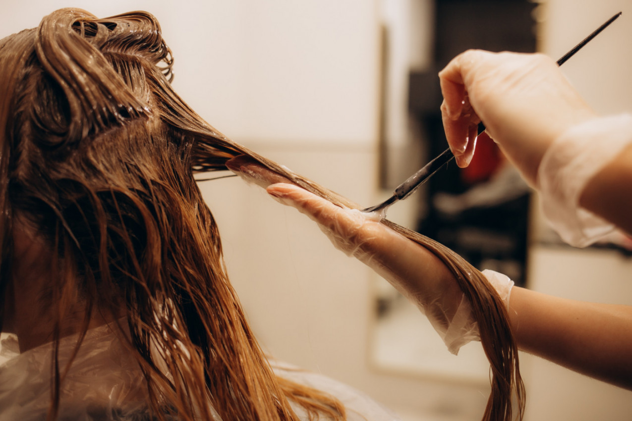 BOJA KOSE KOJA BRIŠE GODINE, POKRIVA SEDE I NE ZAHTEVA ČESTO FARBANJE: A što je najbolje u trendu je i ovog leta (FOTO)