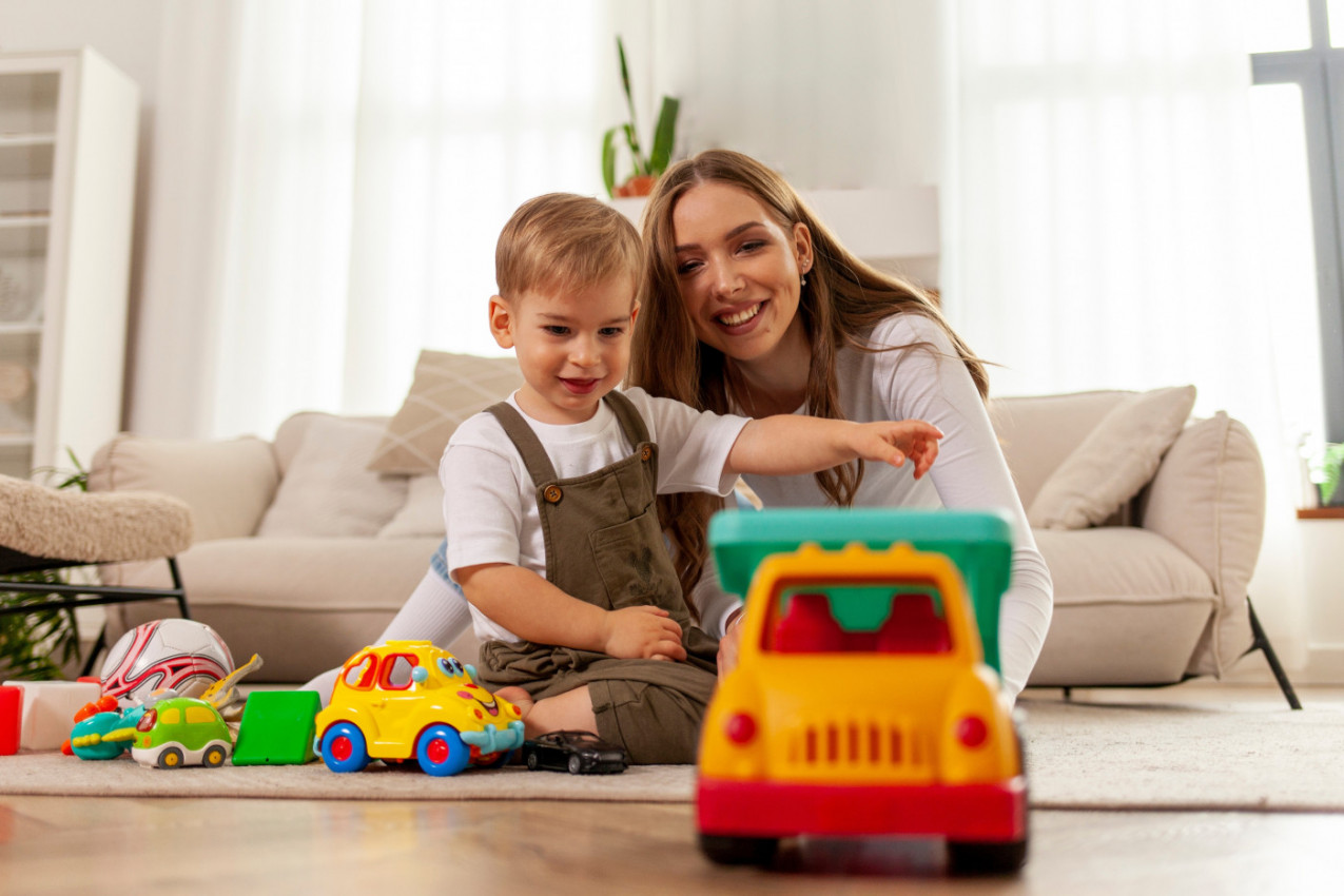 DVOGODIŠNJI DEČAK ŠOKIRAO SVET ODGOVORIMA: Opisao kako je bilo u majčinom stomaku  - da li je ovo moguće? (VIDEO)