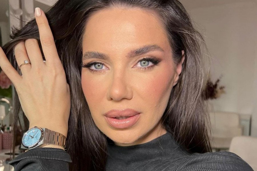 MAJA JE POKAZALA KAKO NOSI MARAMU ZA KOSU: Trik za najveće vrućine, a izgledaćete kao milion dolara (FOTO)