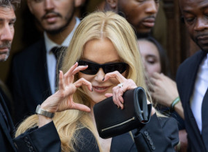 Osvetnički glamur NIKOL KIDMAN: Crna haljina, hladan pogled i jedan pokret koji sve govori