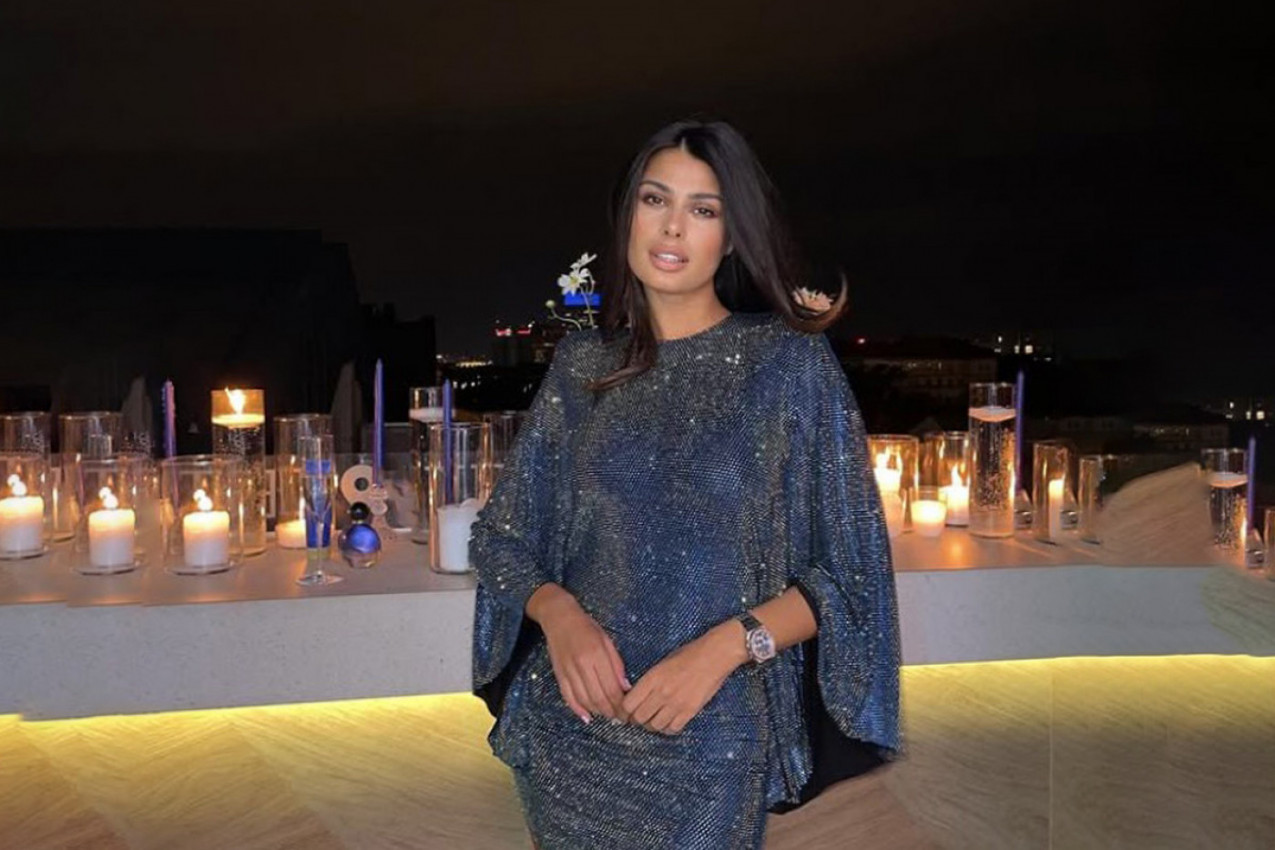 ŽENA NEMANJE NEDOVIĆA UKRALA ŠOU: Mina istakla obline u glamuroznoj haljini, na golim leđima jedan suptilan detalj nije prošao nezapaženo (FOTO)