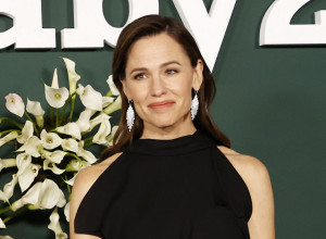 SRPKINJE "ODLEPILE" ZA STAJLINGOM BIVŠE ŽENE BENA AFLEKA: Jedna mala promena učinila ju je decenijama mlađom, nikad ne biste pogodili koliko ima godina! (FOTO)