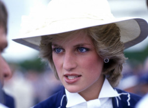 REČI SVEŠTENIKA PRINCEZE DAJANE BACAJU DRUGAČIJE SVETLO NA NJEN ŽIVOT: Direktno ga je pitala o ovome, tad je video poslednji put!