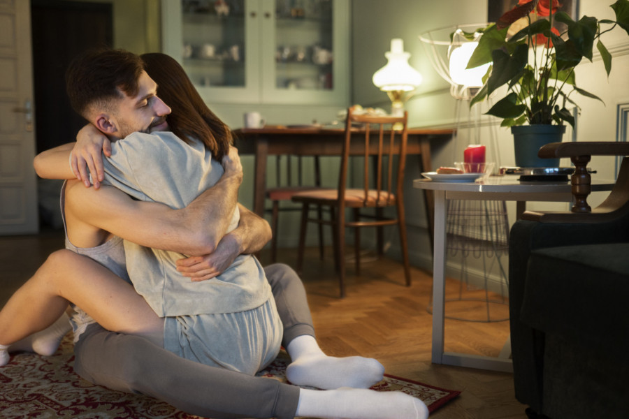 SVE VIŠE ŽENA NAGOVARA PARTNERE DA NOSE ČARAPE TOKOM ODNOSA ČAK I LETI: Kad pročitate zašto i vi ćete poželeti isto!