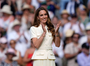 MREŽE GORE ZBOG POTEZA KEJT MIDLTON NA VIMBLDONU: Sedela je uz čuvenu teniserku, pa prekršila protokol! (FOTO)