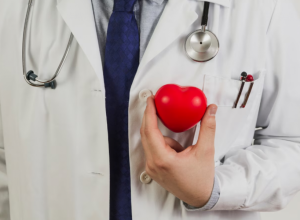 NE ZOVU GA BEZ RAZLOGA "TIHI UBICA": Lekari upozoravaju na prevremeni znak koji može da vam spase život - posebno se javlja kod žena