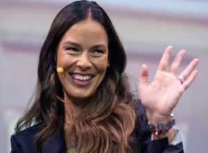 LEPRŠAVO I OPASNO ZAVODLJIVO: Ana Ivanović u nikad izazovnijem izdanju na moru - otkriva ono što svi žele da vide!