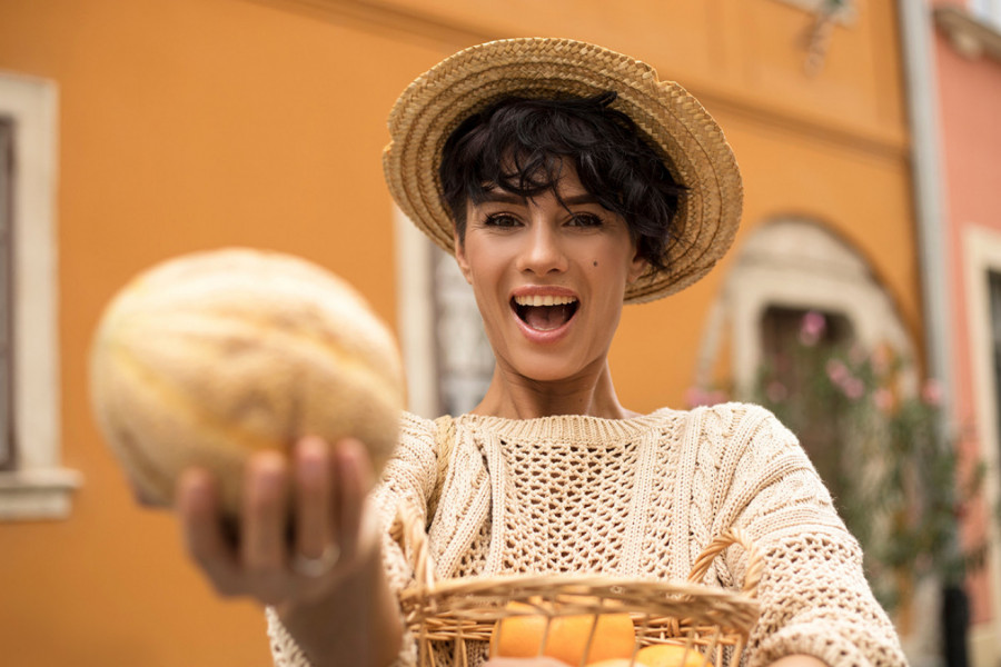 OVO JE SAVRŠENO LETNJE VOĆE ZA ŽENE: Svi ga jedemo u pogrešno doba dana, a evo kad je najbolje da se konzumira!