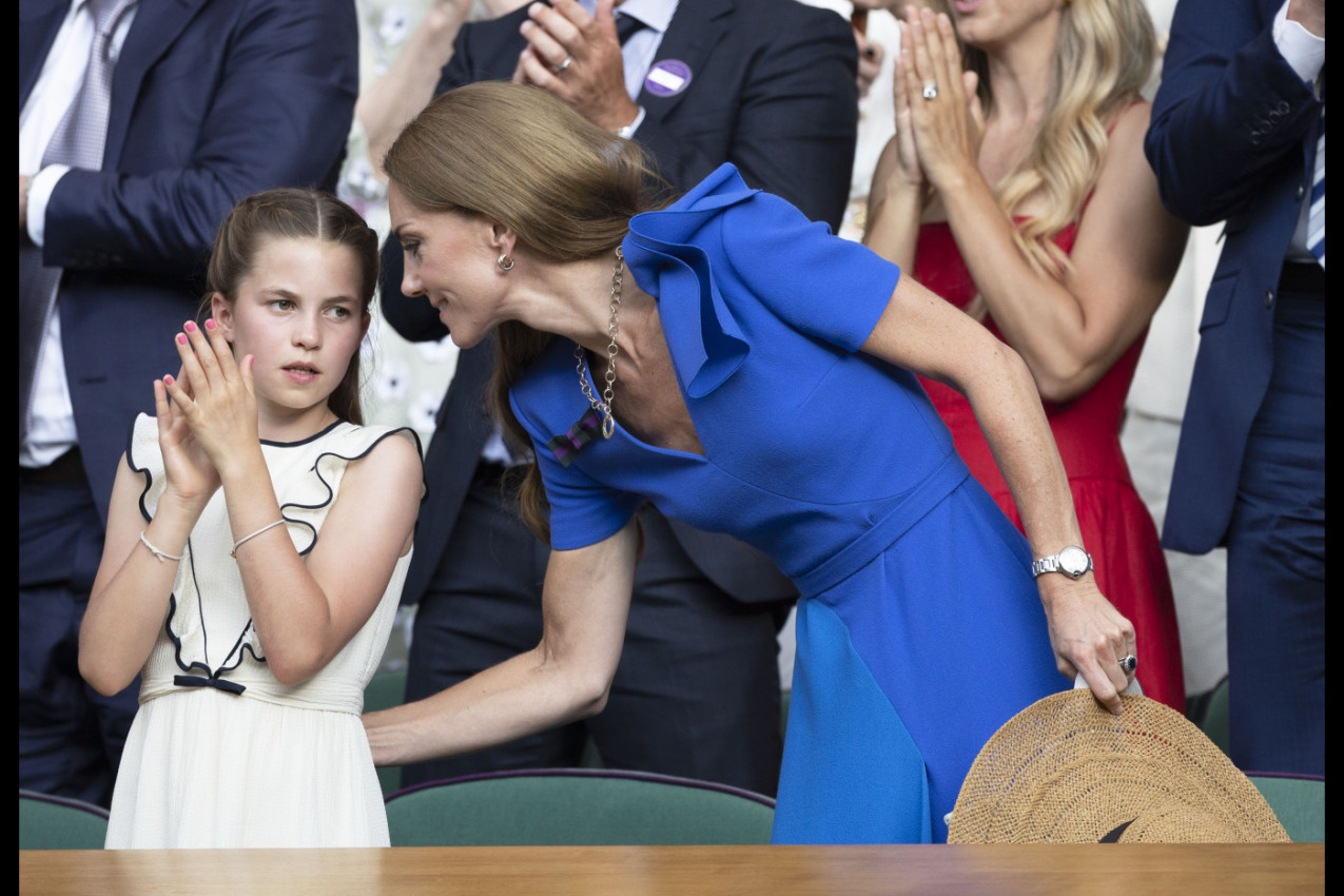 PRINCEZA ŠARLOT PREKRŠILA PRAVILO NA VIMBLDONU: A zahvaljujući Srpkinji, Kejt Midlton je zablistala u haljini o kojoj svi pričaju (FOTO)