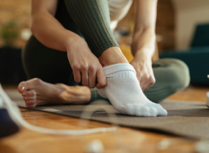 BELE ČARAPE BIĆE KAO NOVE: Trik koji briše prljavštinu kao gumicom