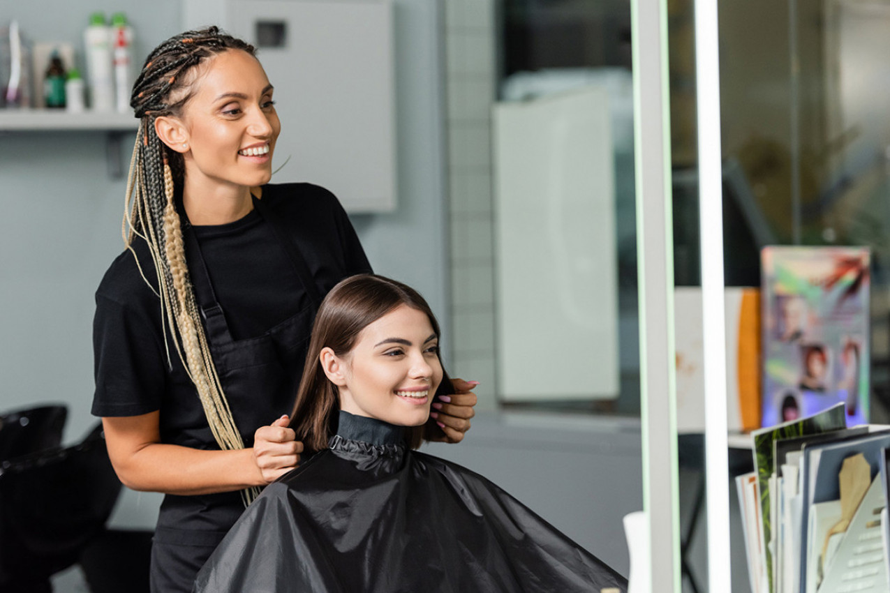 VIRALNE LETNJE FRIZURE KOJE SE PRAVE ZA 5 MINUTA: Isprobajte ideje najpopularnije frizerke (VIDEO)