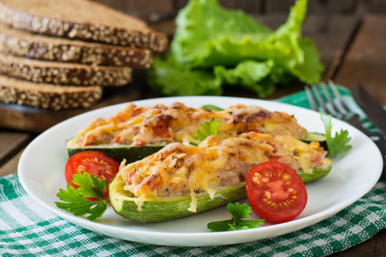 ČAMAC OD TIKVICA PUNJEN MESOM: Lagan obrok iz rerne koji će svi tražiti ponovo