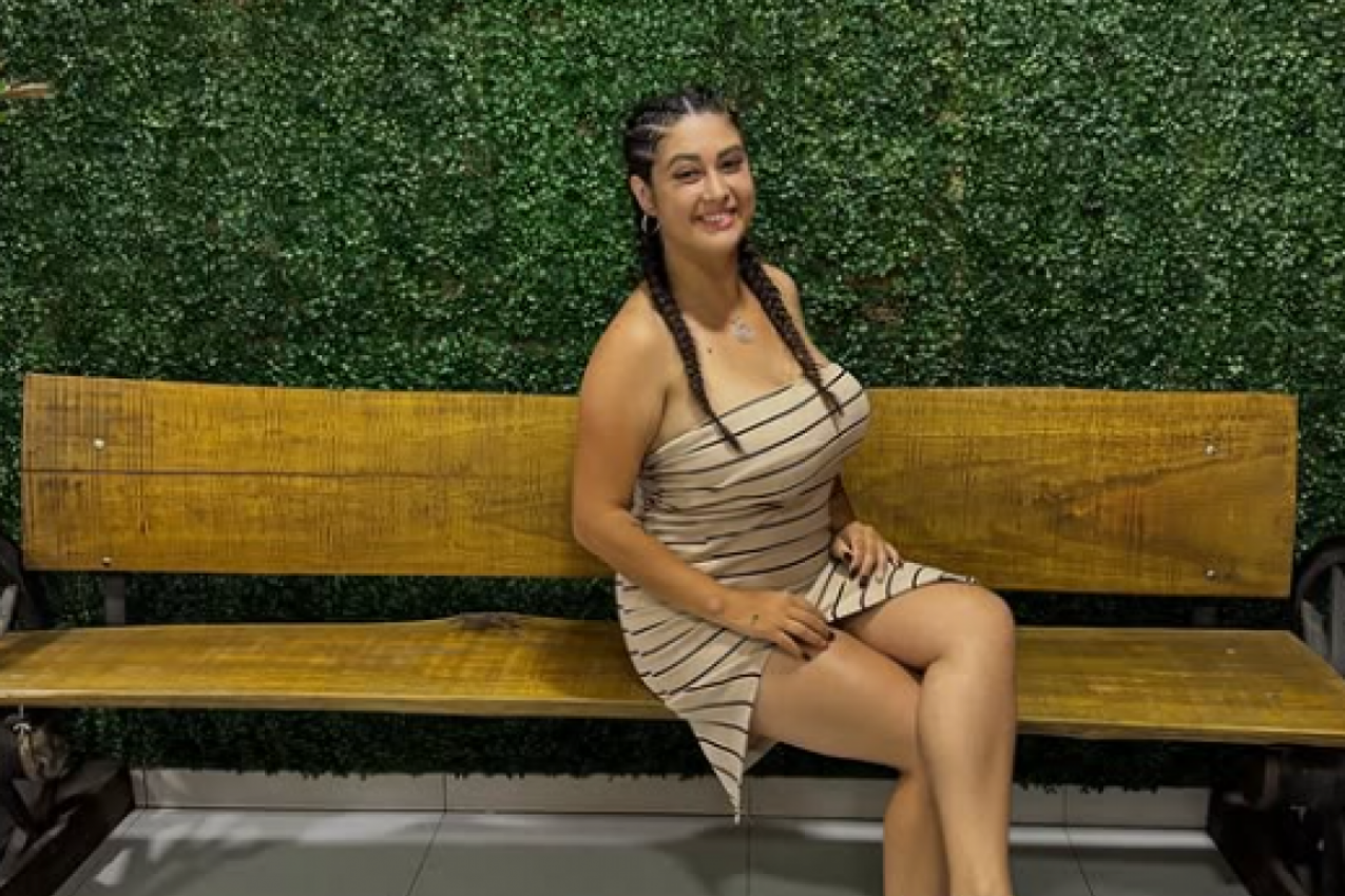 GRUDI OD 12 KILOGRAMA JE PRIKOVALE ZA KOLICA: Bolna dijagnoza joj je promenila život, evo kako je izgledala (FOTO)