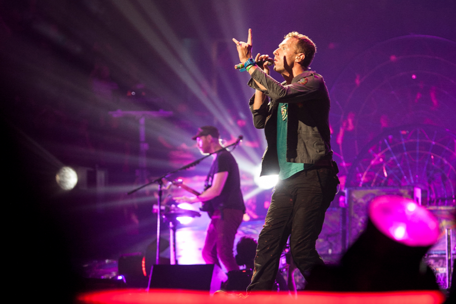 AFERA ILI STIDLJIVOST? Neočekivani gest para na koncertu Koldpleja, a tek da čujete šta je rekao pevač! (VIDEO)