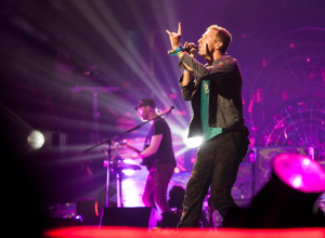 AFERA ILI STIDLJIVOST? Neočekivani gest para na koncertu Koldpleja, a tek da čujete šta je rekao pevač! (VIDEO)