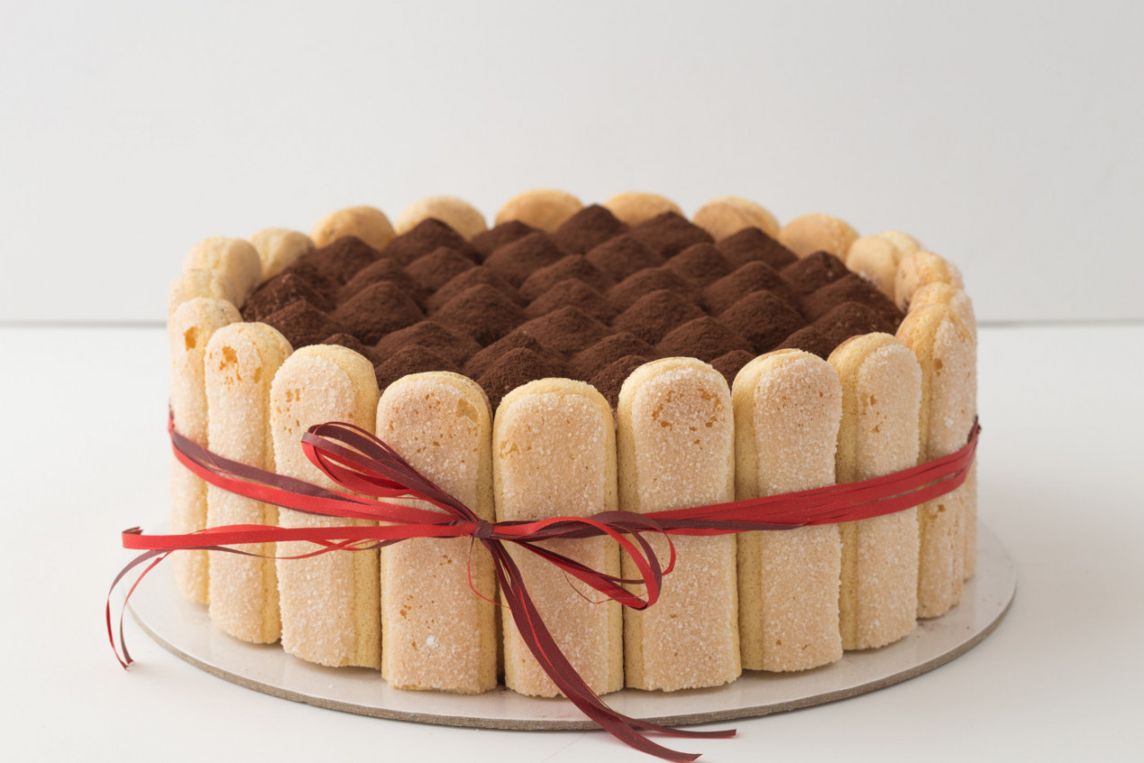 OMILJENA MARKIZA TORTA: Kremasto punjenje i piškote sa rumom - ovo je pravo vikend uživanje!