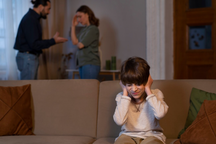 STVARI KOJE DECA NIKAKO NE BI SMELA DA ČUJU: Ovih 5 tema nikad ne treba pominjati pred mališanima!