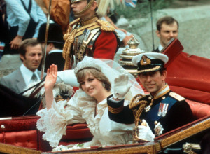 NA VENČANJU ČARLSA I DAJANE SVIMA JE PROMAKAO OVAJ DETALJ: Mnogi veruju da je ovo još tada ukazivalo da je brak osuđen na propast! (FOTO)