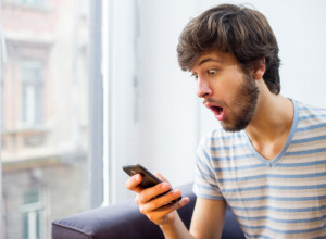 HTEO SAM DA POGLEDAM FILM NA PORODIČNOM TELEFONU: Usledio eksplicitni snimak od kog mi je pozlilo - na njemu je moja majka, ali sa njom je ON!