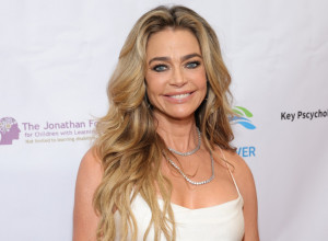 BAŠ JOJ SE NE DA - najlepšu glumicu prvi muž varao sa prostitutkama, a drugi prebio: Prilikom skoka sa mosta u rijalitiju joj pukli silikoni! (FOTO)