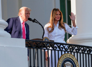 MELANIJU SU PITALI DA LI JE U BRAKU SA TRAMPOM ZBOG NOVCA I POPULARNOSTI: Njen odgovor je uzburkao mreže, da li ga je uništila?!