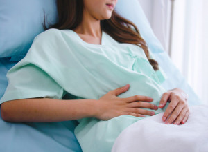 DOKTOR DINO TARABAR UPOZORAVA: Na ove simptome raka želuca morate da reagujete jer vam mogu spasti glavu