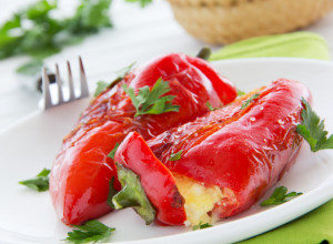 PAPRIKE PUNJENE SIROM: Lagani letnji obrok iz  kuvara naših baka!