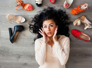 JEDNA VRSTA OBUĆE KOJU NOSIMO LETI UNIŠTAVA I NAŠA STOPALA I ZDRAVLJE: Izbegavaajte je kad god možete!