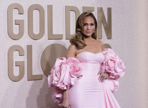 OD SIROMAŠNE DEVOJČICE IZ BRONKSA DO LATINO DIVE: Dženifer Lopez je čak i pozadinu osigurala na impozantnih 27 miliona dolara! (FOTO GALERIJA)