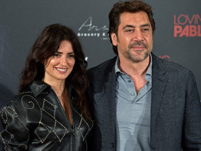 Par pozira na promociji filma "Voleti Pabla" u Madridu 