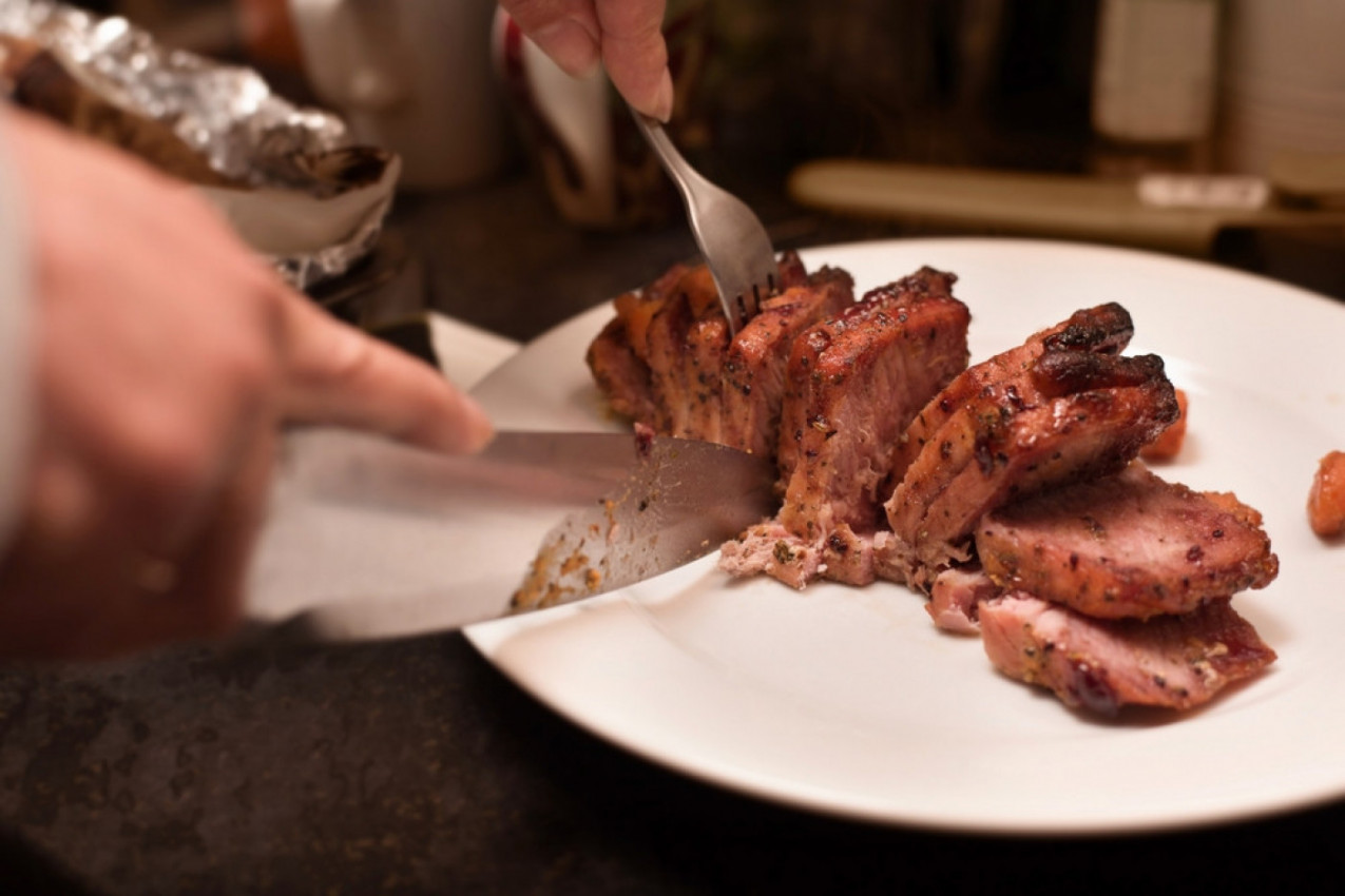 KAKO DA MESO UVEK BUDE SOČNO I MEKANO: Ovo je 5 trikova koje koriste vrhunski kuvari, uvek uspevaju!