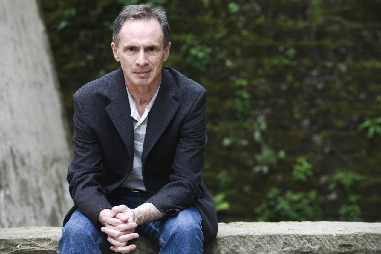 Najbolja stvar koju čovek može da nauči u životu jeste da postoje trenuci kada ne treba postavljati pitanja - ćutiš i pamtiš