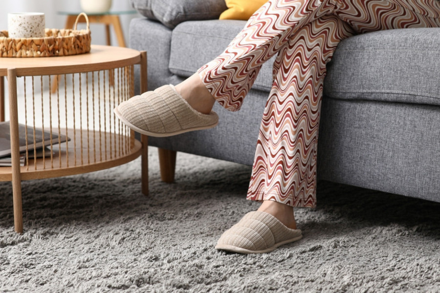 NE SKIDAMO IH S NOGU PO KUĆI, A OVO NE ZNAMO: Kućne papuče nisu bezopasne, evo kako utiču na zglobove!