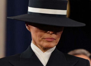 NEPREPOZNATLJIVA DO BESVESTI! Procureo tajni snimak Melanije Tramp iz mladosti – niko ne može da veruje da je to ona! (VIDEO)