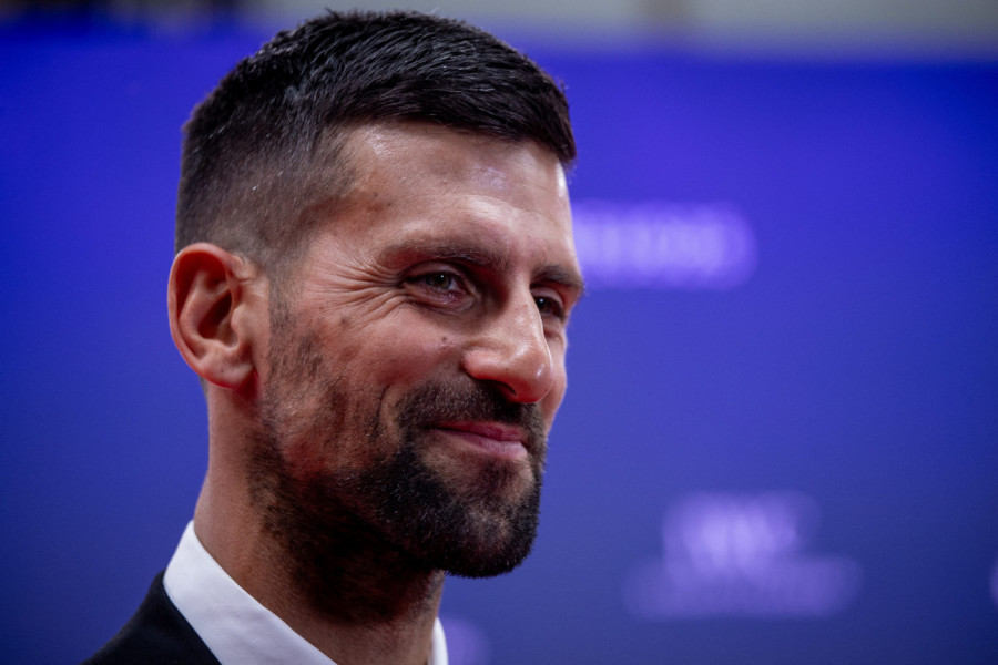 NEVIĐENO PONAŠANJE NOVAKA NA ODMORU: Kad niko ne gleda, on radi OVO – pravi džentlmen ili ludost? (FOTO)