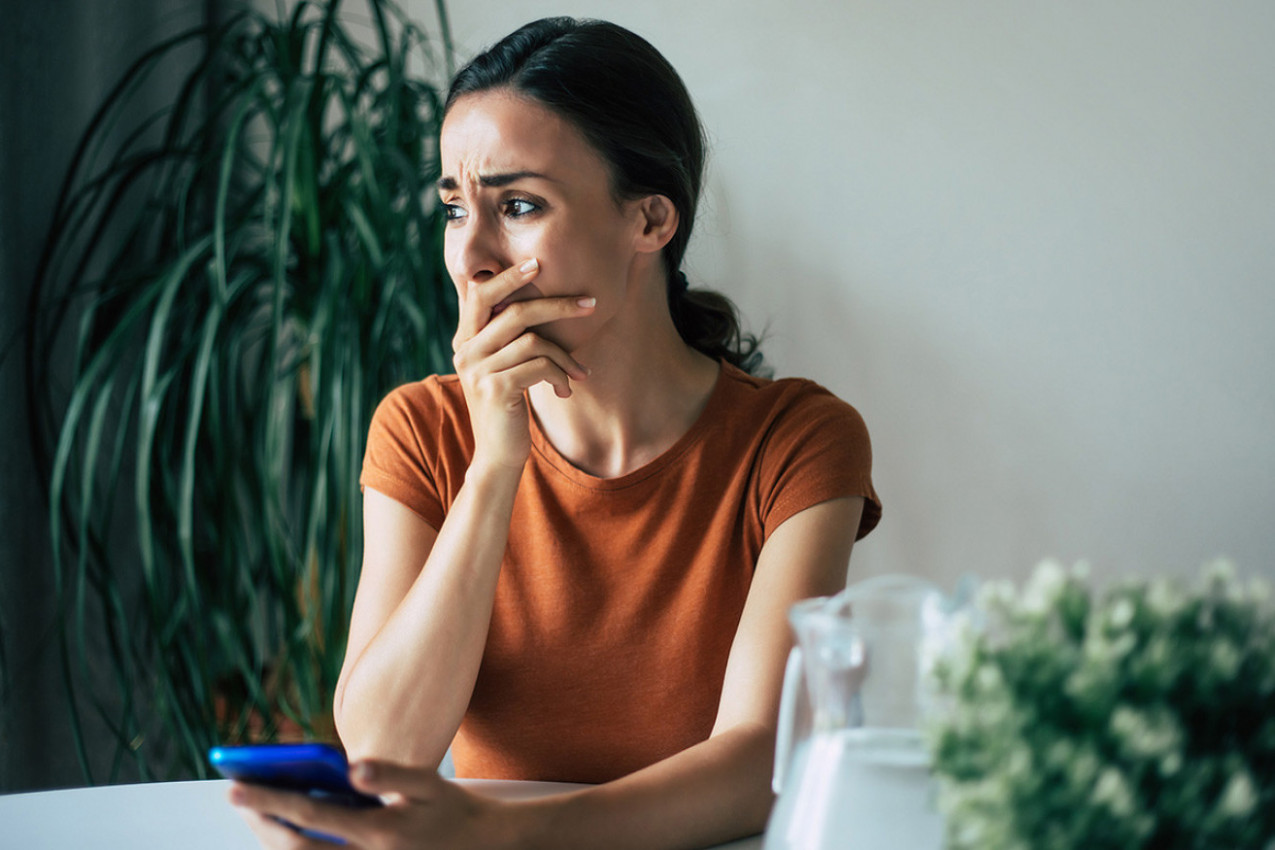 NAPIO SAM SE I ZAVRŠIO U KREVETU SA DVE ŽENE, SNIMAJUĆI SVE: Ni u ludilu nisam sanjao da će moja devojka naći tajni folder na mom telefonu!
