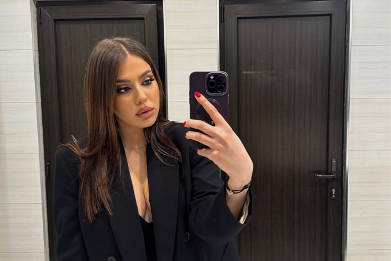 CRNO PA SE NE VIDI: Čolina ćerka ispozirala u dugoj haljini, ali jedan detalj joj je promakao - mreže ponovo gore! (FOTO)