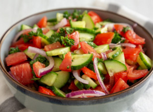 SRPSKU SALATU SVI JEDU, A NE ZNAJU ŠTA RADI STOMAKU: Ove kombinacije namirnica treba da izbegavate po svaku cenu!