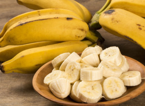 KAKO DA BANANE BUDU SVEŽE I DO ŠEST MESECI: Tajna se krije u postupku koji svi preskačemo